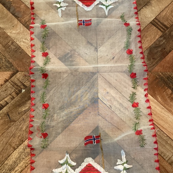 Very old vintage Christmas tabletop linen - Picture 4 of 6